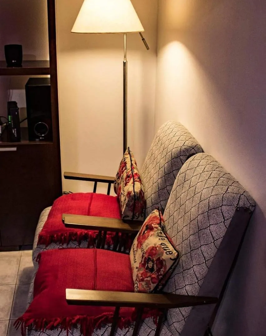 Amplio Departamento -Excelente Ubicacion- Con Cochera Mendoza Argentina