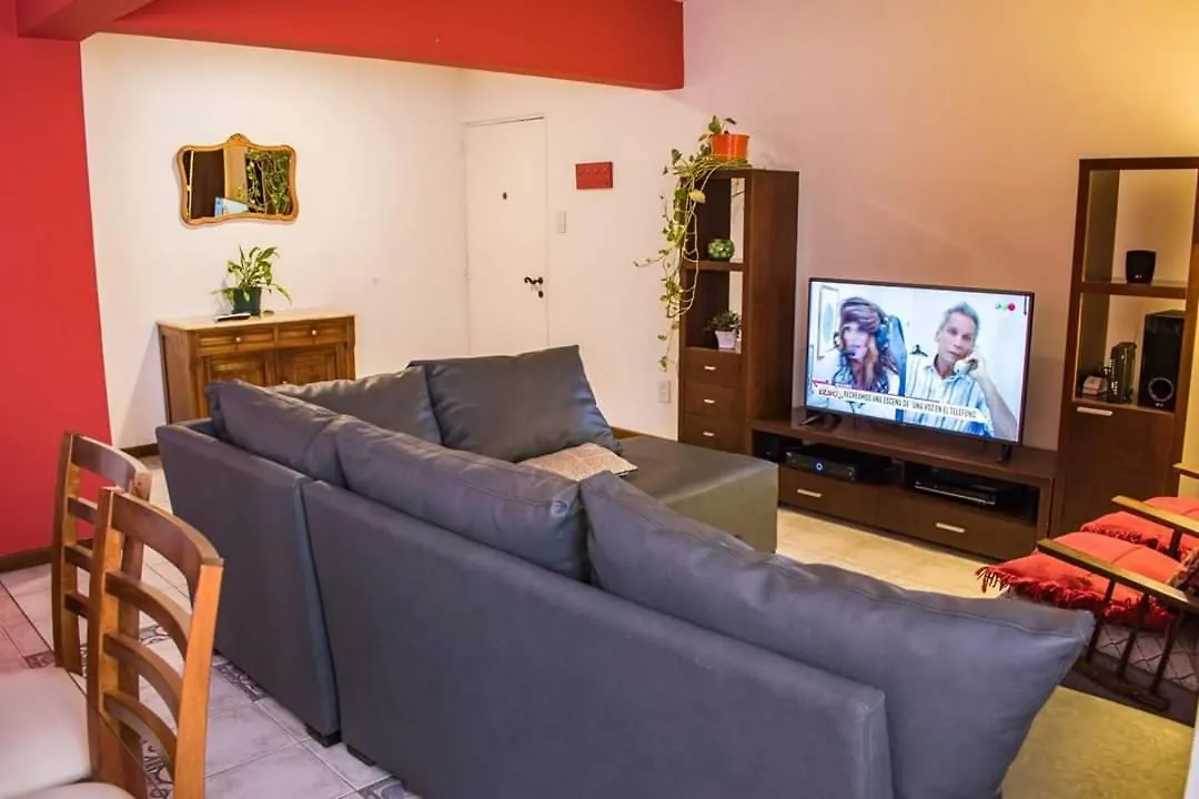 Amplio Departamento -Excelente Ubicacion- Con Cochera Mendoza Argentina